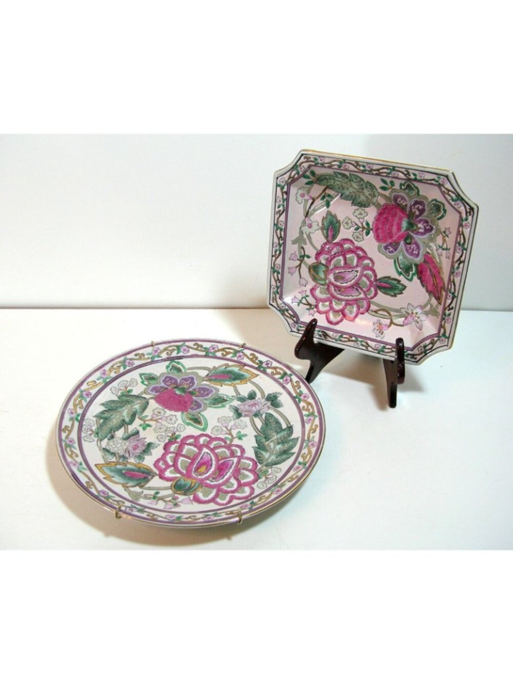 Oriental Floral Plates, Collection of Two, Traditional Decor - Picture 3 of 9